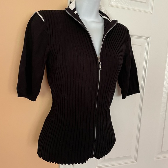 DKNY Golf zipped up top - Picture 2 of 6